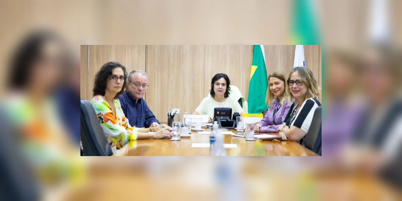 Ministra Nísia Trindade se reúne com Butantan e Fiocruz para debater produção de vacinas contra dengue para o Brasil
