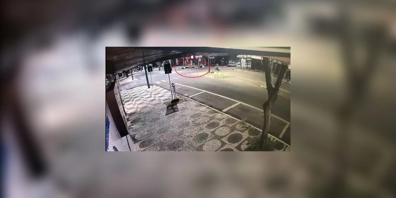 Vídeo: Grávida é atropelada e motociclista foge sem prestar socorro