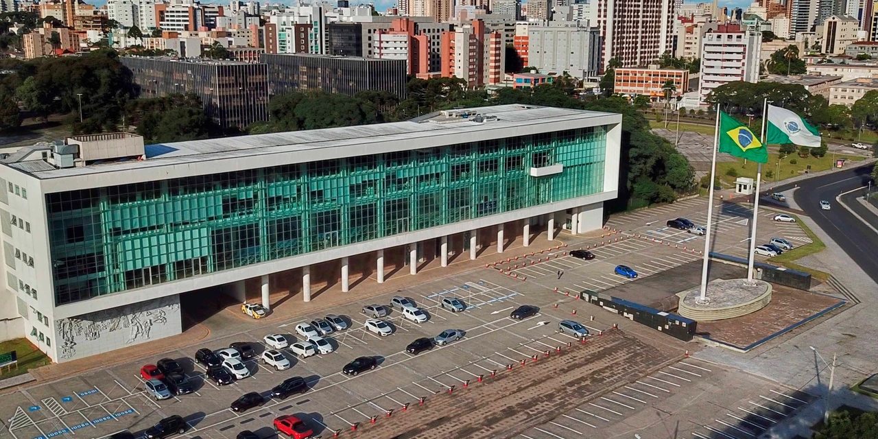 Paraná vai ofertar 8 mil vagas em curso de qualificação profissional em 215 cidades em 2024