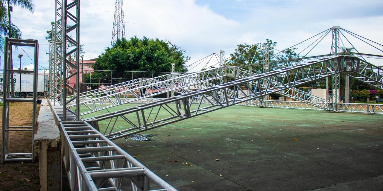 Prefeitura de Tibagi inicia montagem de estrutura para o Carnaval 2024