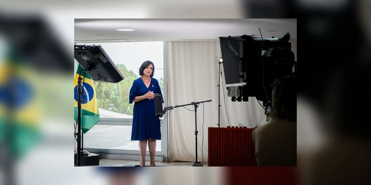 "É hora de todo o Brasil se unir contra a dengue", diz ministra da Saúde em pronunciamento nacional