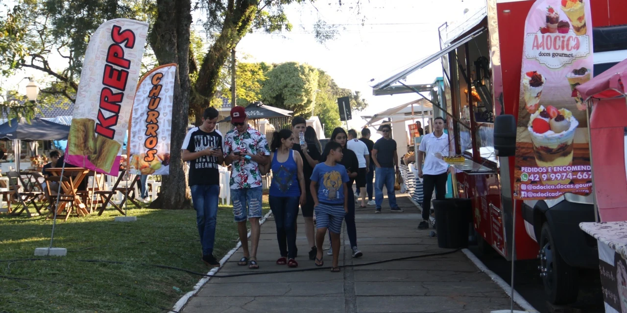Feira Gastronômica movimenta a Praça Santo Antônio nesta sexta (09)