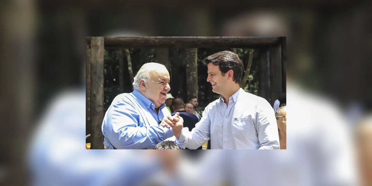 Greca e Eduardo Pimentel entregam novo bosque de conservação e área de lazer em Curitiba