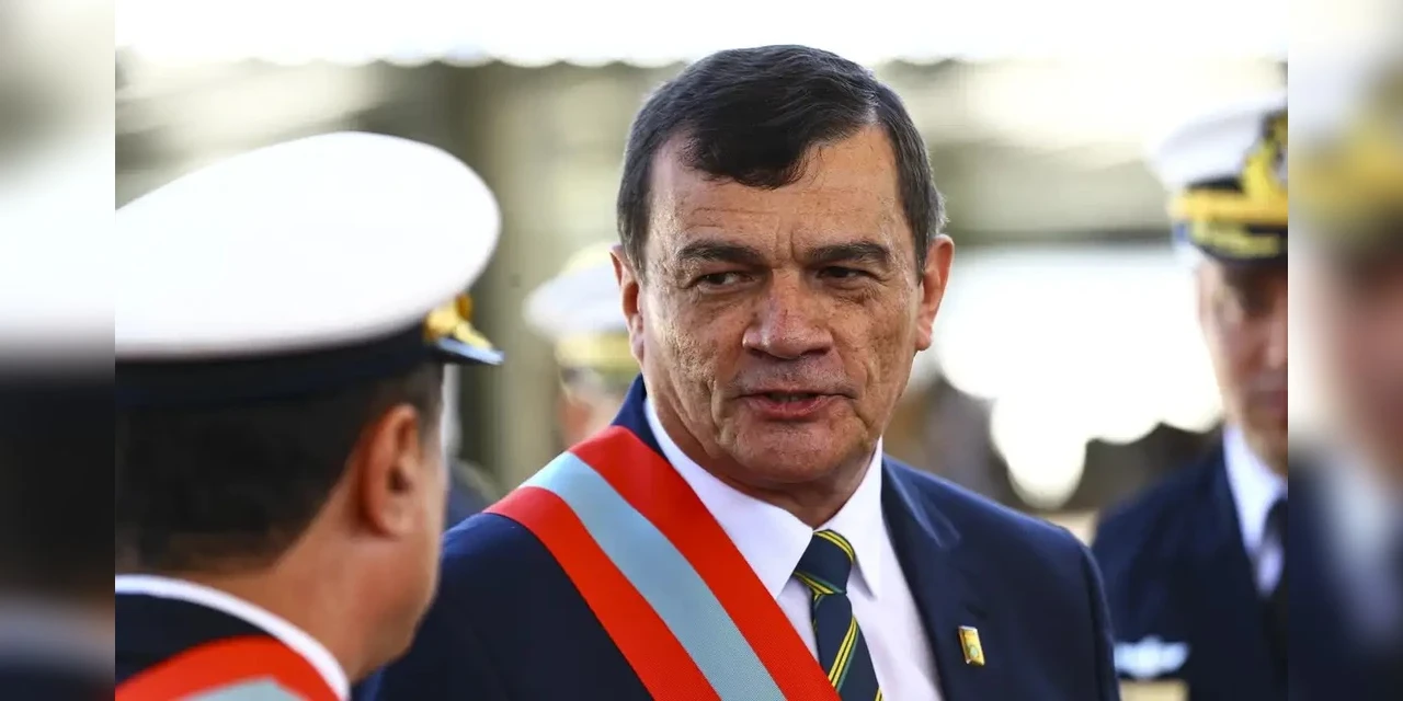 Ministro de Bolsonaro revela reuniões com militares sobre reeleição