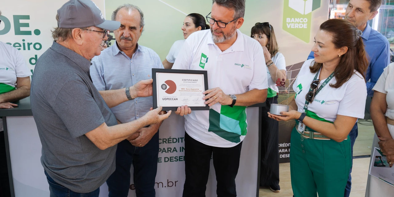 BRDE recebe Troféu de Empresa Amiga do Hospital Uopeccan