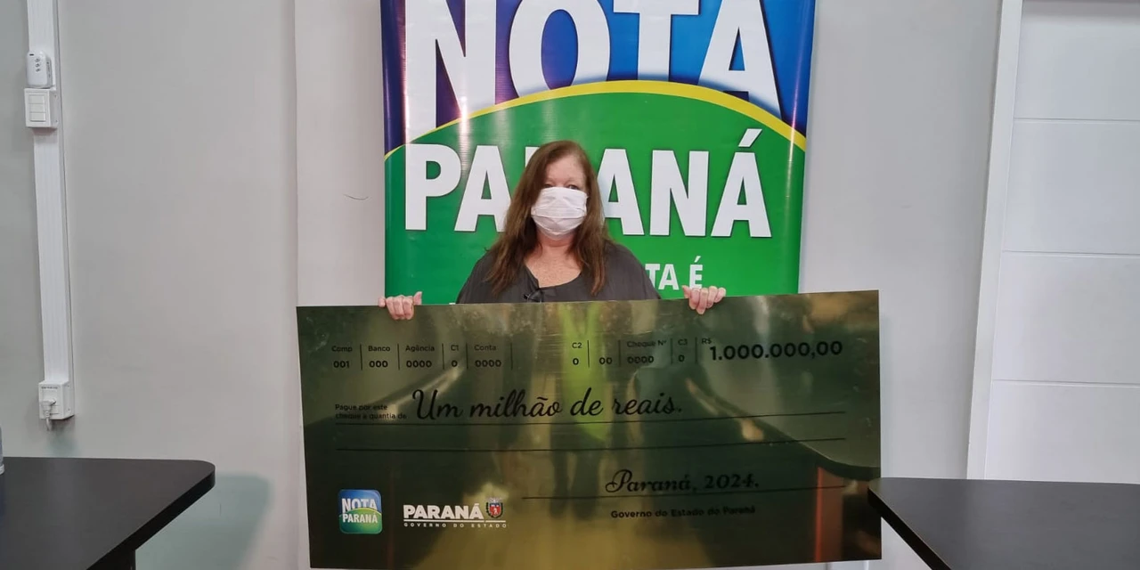 Ganhadora do Nota Paraná recebe cheque de R$ 1 milhão um dia após aniversário