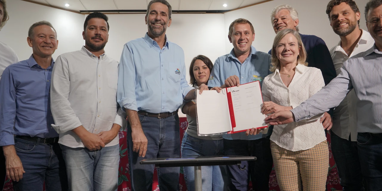 Itaipu assina em Curitiba convênio que beneficia 3,5 mil famílias de assentados no Paraná
