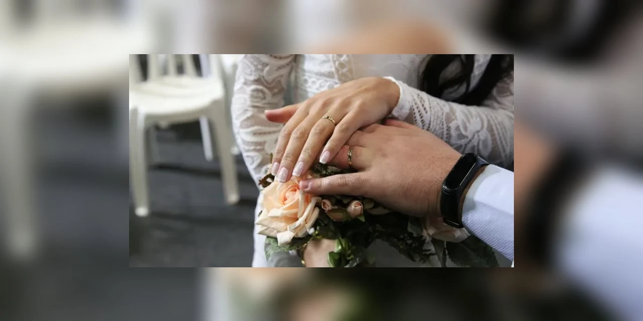 Pesquisa indica que pessoas casadas são mais felizes que as solteiras