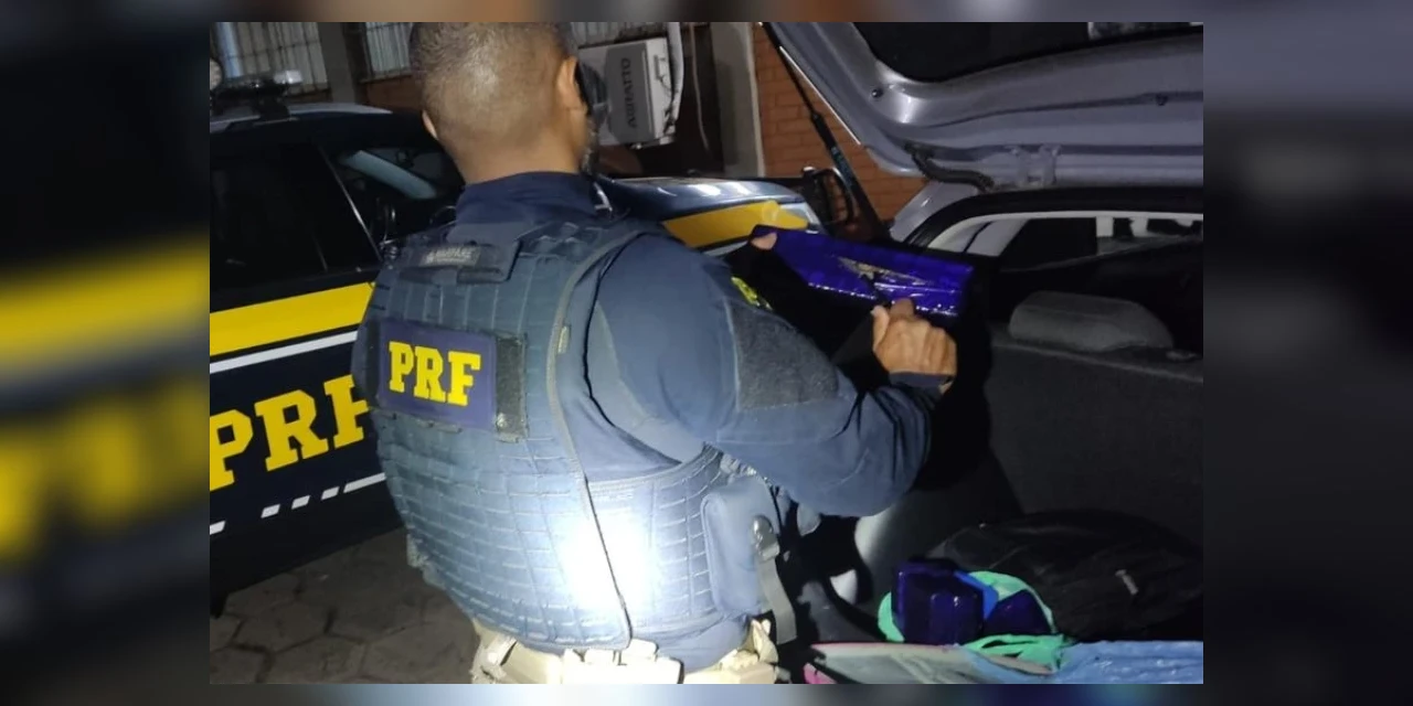 Dupla é presa com mais de 130 kg de maconha em veículo na BR-277