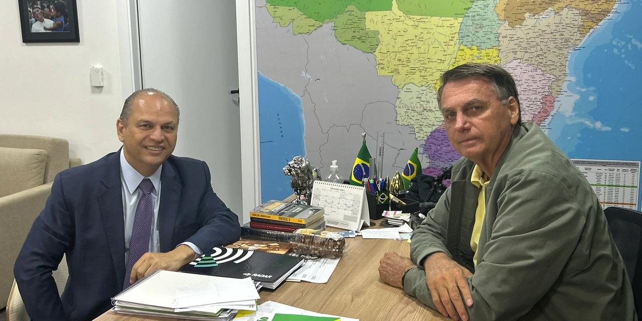 Ricardo Barros se encontra com Bolsonaro pra discutir política estadual e nacional