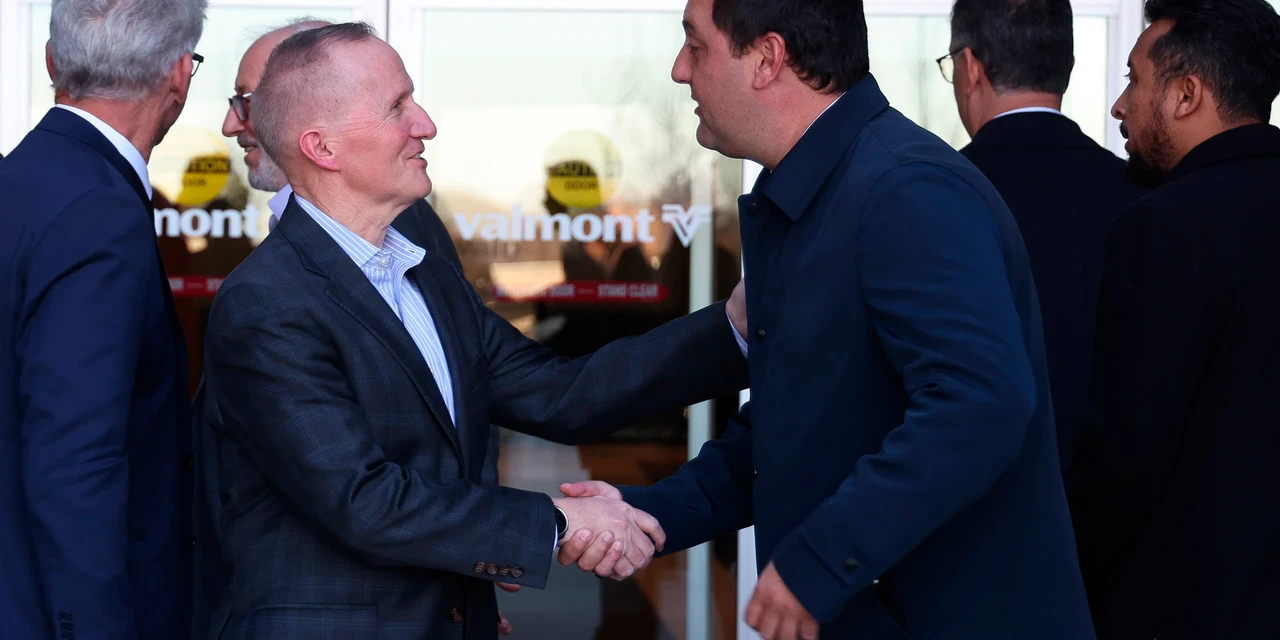 Comitiva do Governo visita empresa norte-americana referência global em irrigação