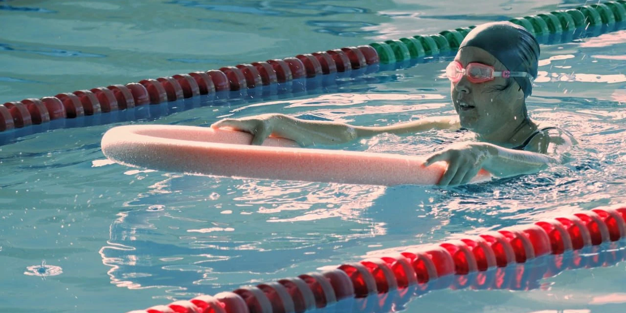 Prefeitura realiza inscrições para atividades de piscina da Arena Multiuso