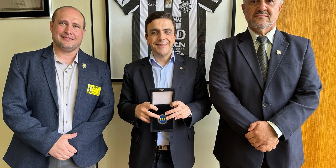Aliel recebe homenagem do sindicato da PRF-PR