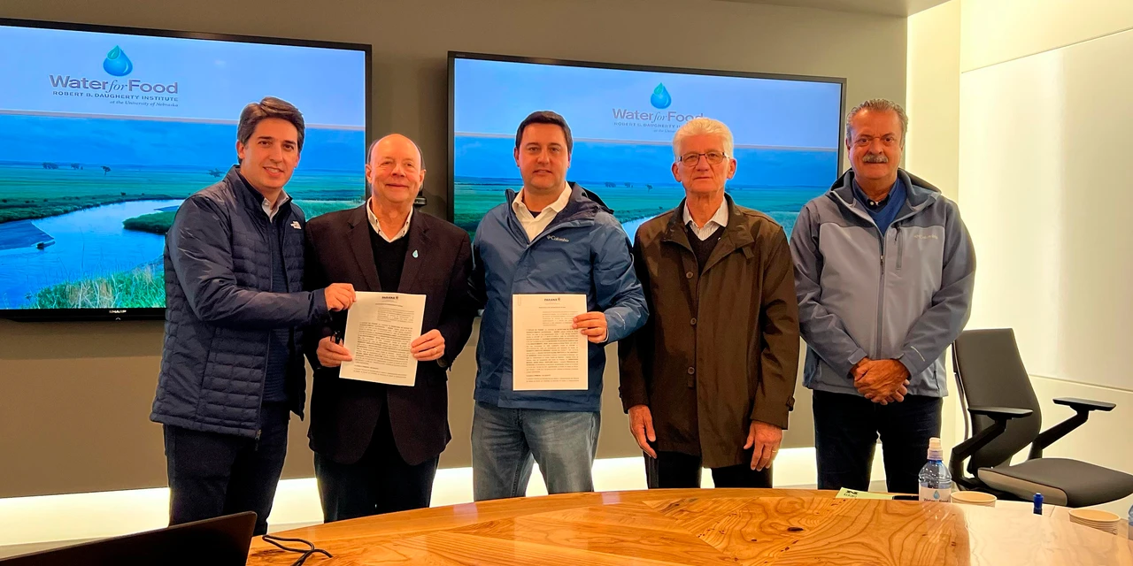 Paraná firma acordo com instituto Water For Food para gestão de recursos hídricos