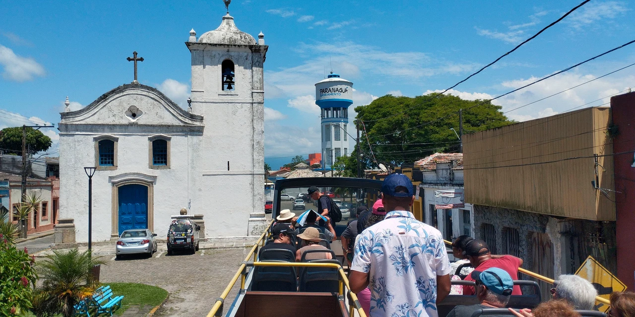Temporada de cruzeiros ajuda a levar mais turistas para passeios na cidade-mãe do Paraná