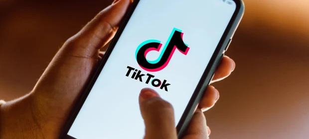 Coluna Marcando História: 'Guerra no mundo da música: a briga entre o TikTok e a Universal Music', por Andreza Baroni
