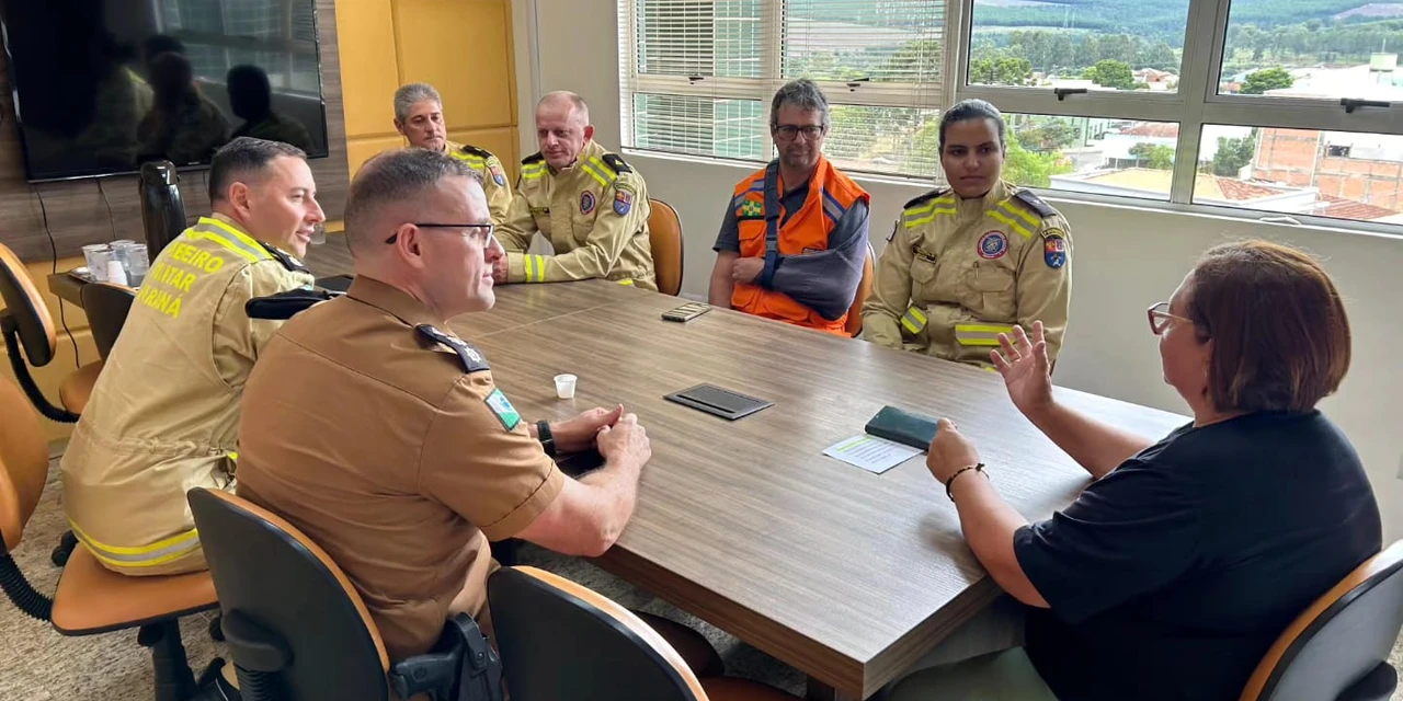 Comandante do 1º BPM visita prefeitos da região dos Campos Gerais