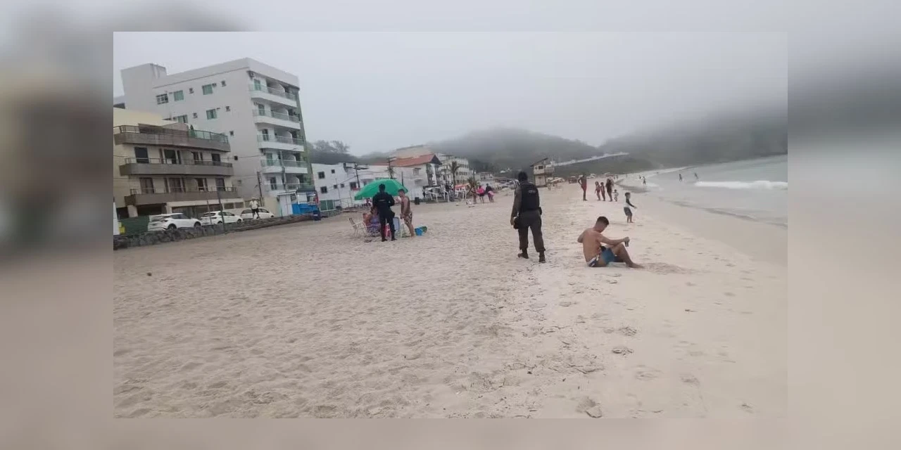 Homem morre após ser atingido por raio em praia no Rio de Janeiro