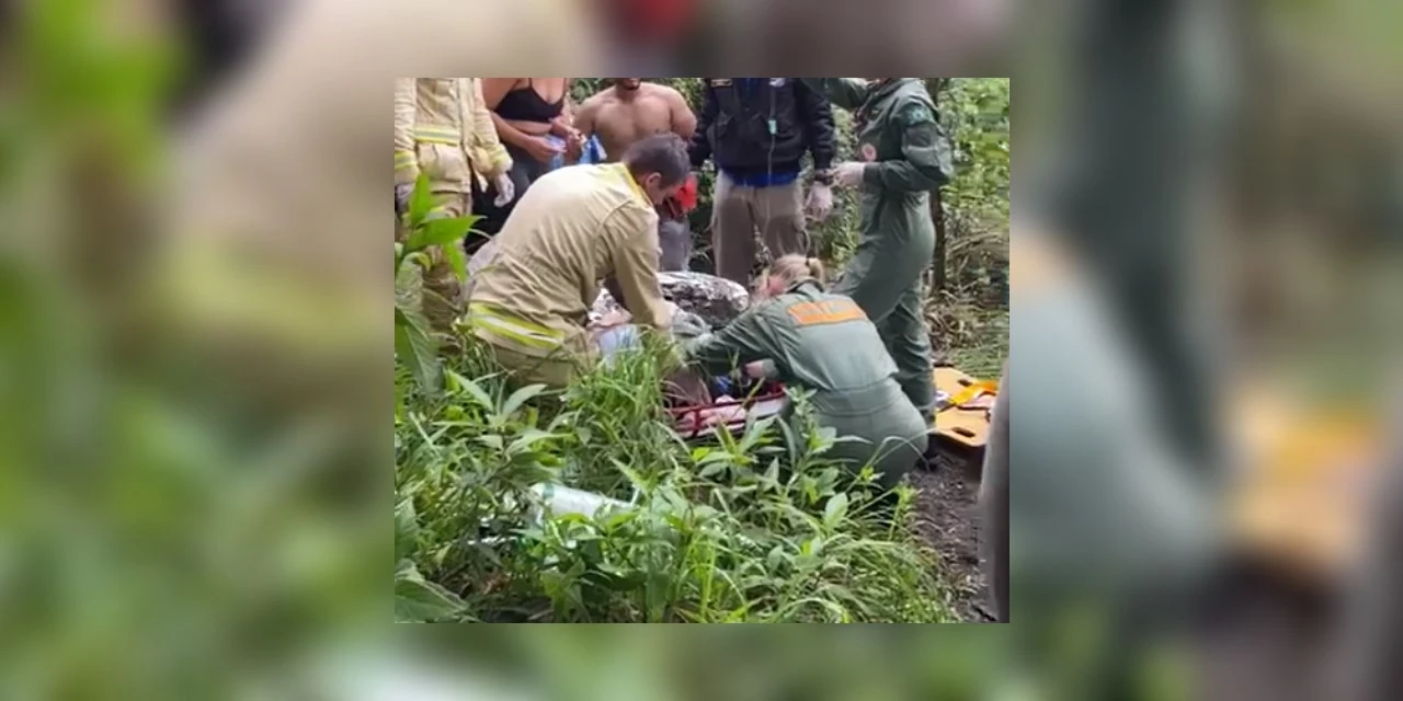 Mulher morre após sofrer queda de 8 metros em cachoeira