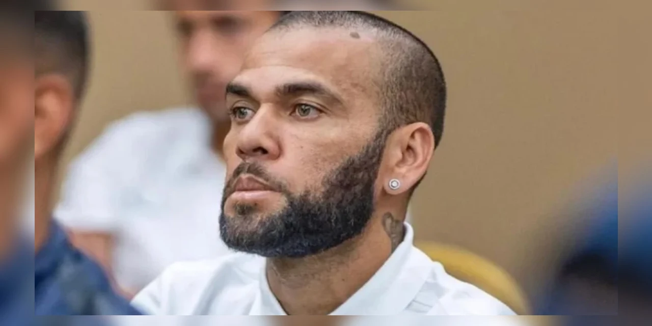 Daniel Alves paga fiança de R$ 5,5 milhões e deve sair da prisão nesta segunda (25), diz jornal