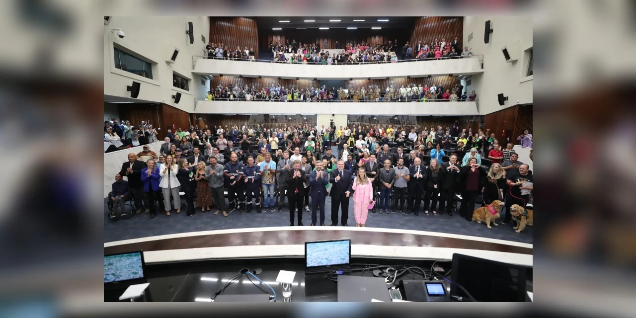 Sessão solene na Assembleia Legislativa comemora 331 anos de Curitiba
