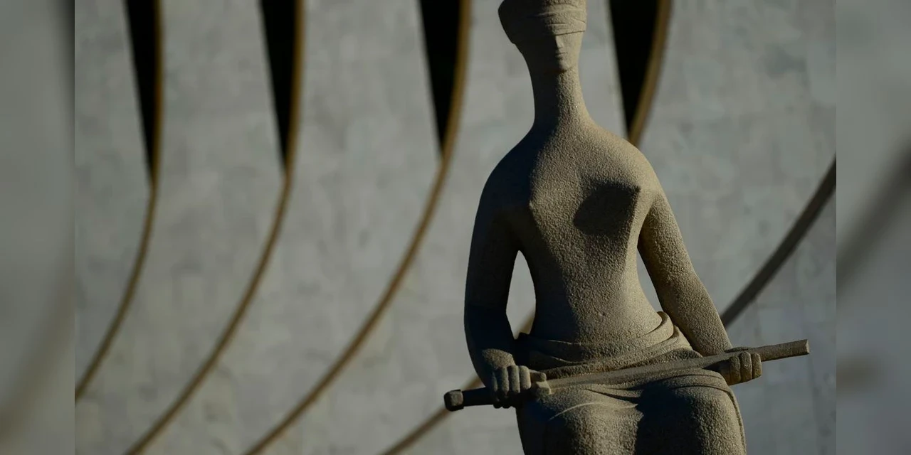 STF condena mais 14 réus por participação nos atos antidemocráticos de 8/1