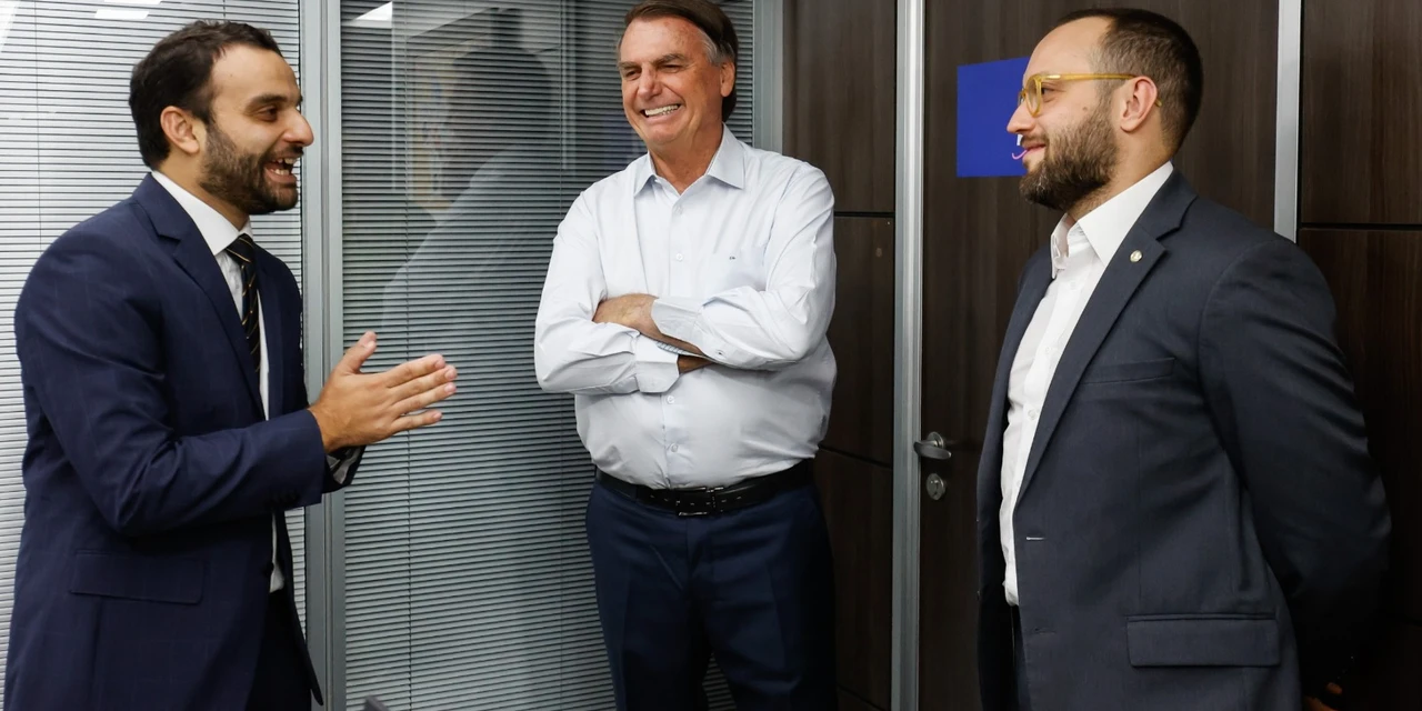 Jair Bolsonaro declara apoio à Puppi em Campo Largo (PR)