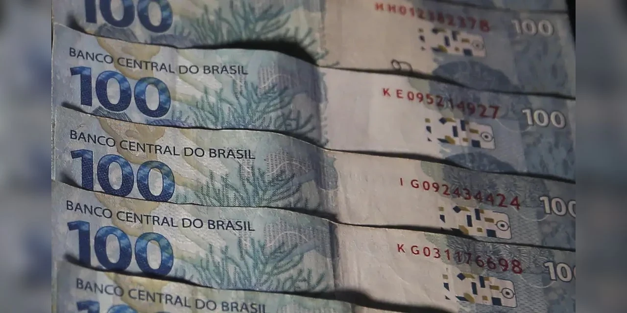 Prévia da carga tributária cai para 32,44% do PIB em 2023