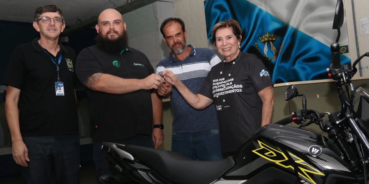 Prefeitura entrega moto 0 km da campanha IPTU Premiado