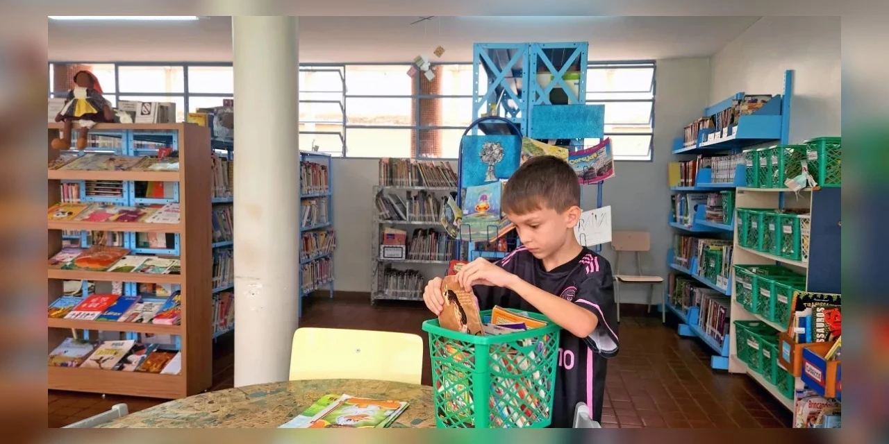 Londrinense de 7 anos empresta mais de 300 livros na Biblioteca Infantil