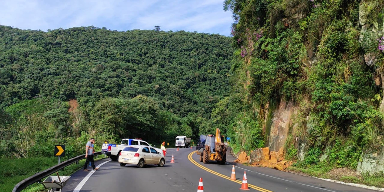Com bloqueio da BR-277 em Prudentópolis, trânsito pela PR-364 requer cautela