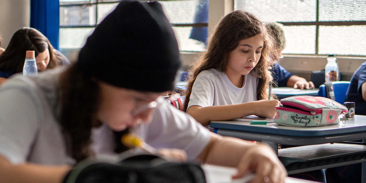 Mais de 930 mil alunos da rede estadual fazem a Prova Paraná a partir de segunda-feira (22)