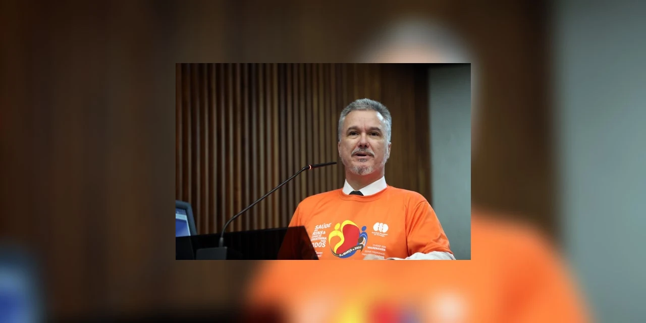 Médico explana sobre prevenção e diagnóstico precoce da Doença Renal Crônica no grande expediente da ALEP na segunda (22)