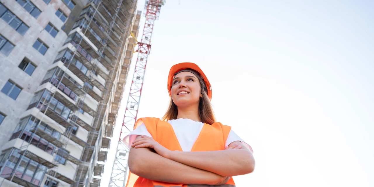Informe Bazacon: Mulheres na construção civil: avanços e desafios