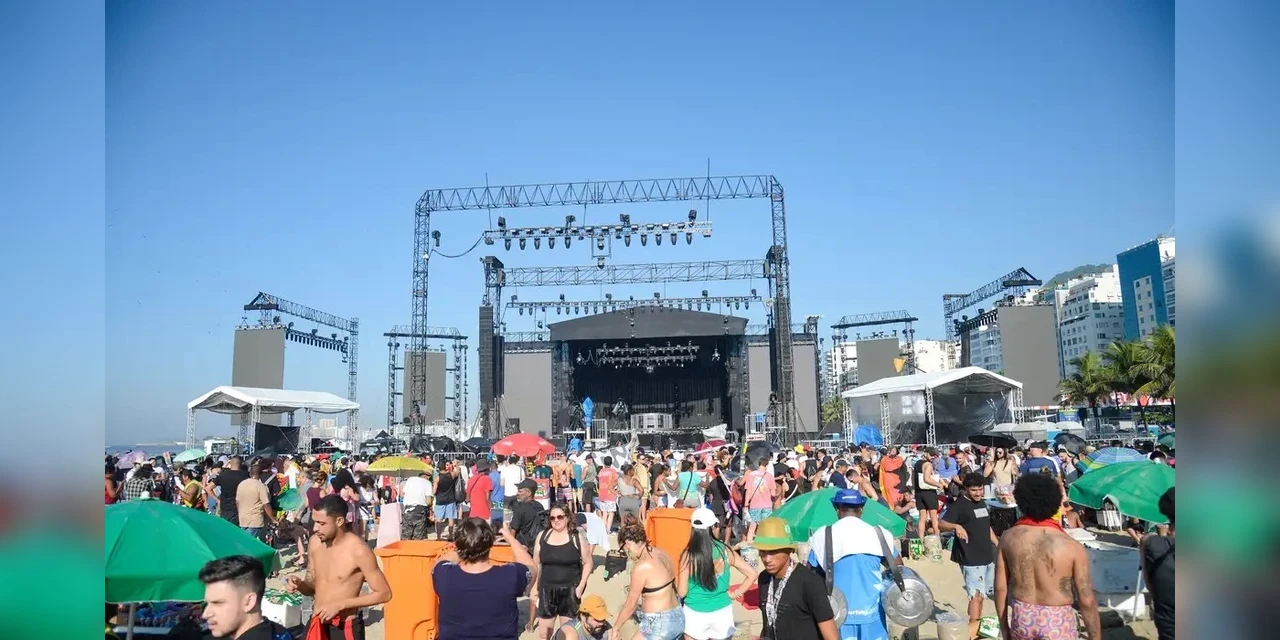 Fãs já se aglomeram em frente a palco do show da Madonna no Rio