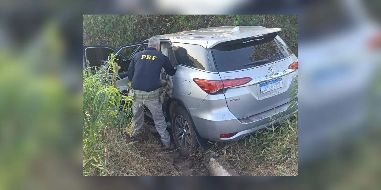 PRF apreende veículo circulando com placas clonadas no Paraná