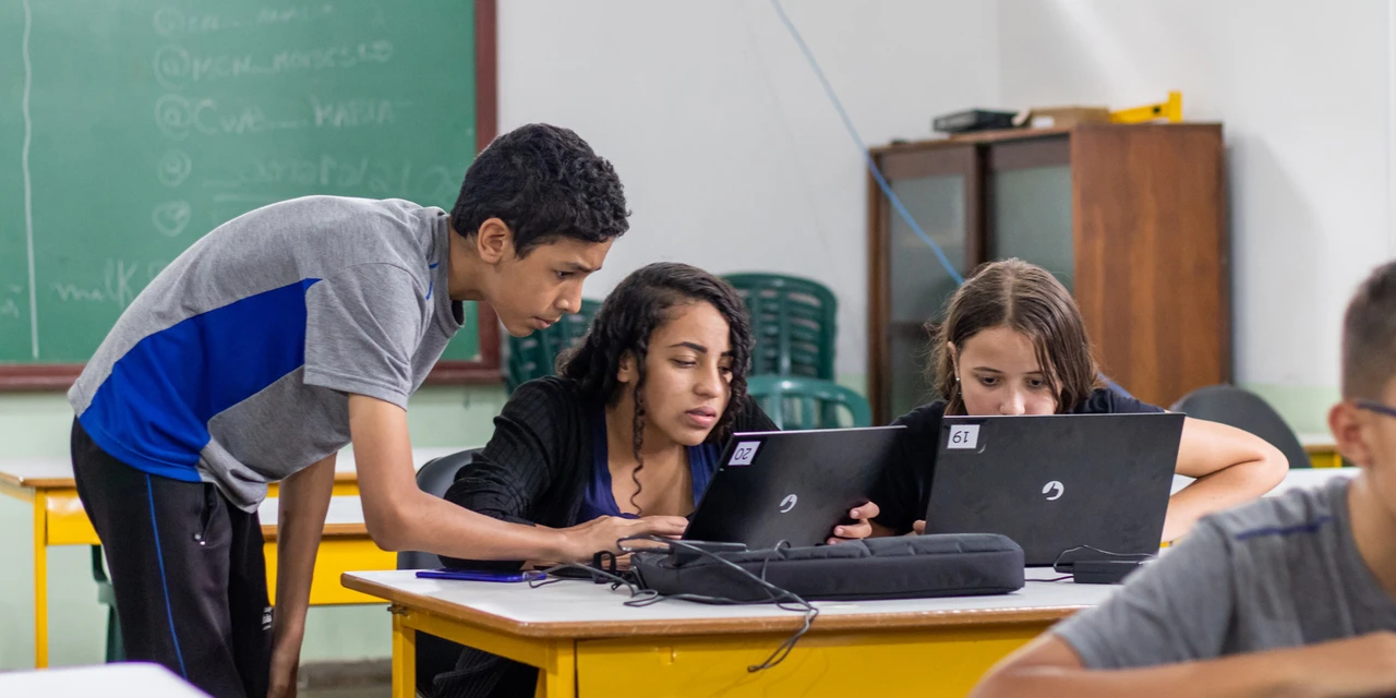 Apenas 11% das escolas têm internet na velocidade certa, diz pesquisa
