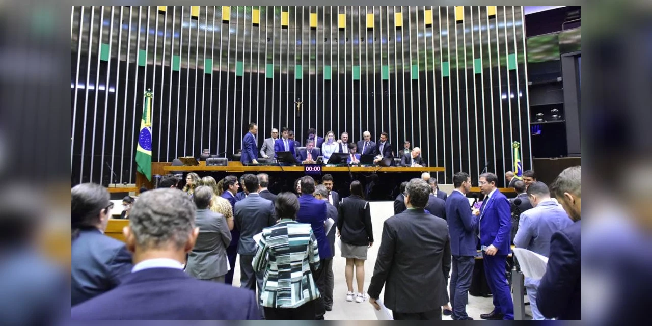 Texto que permite Mesa da Câmara suspender deputado será votado nesta quarta (12)