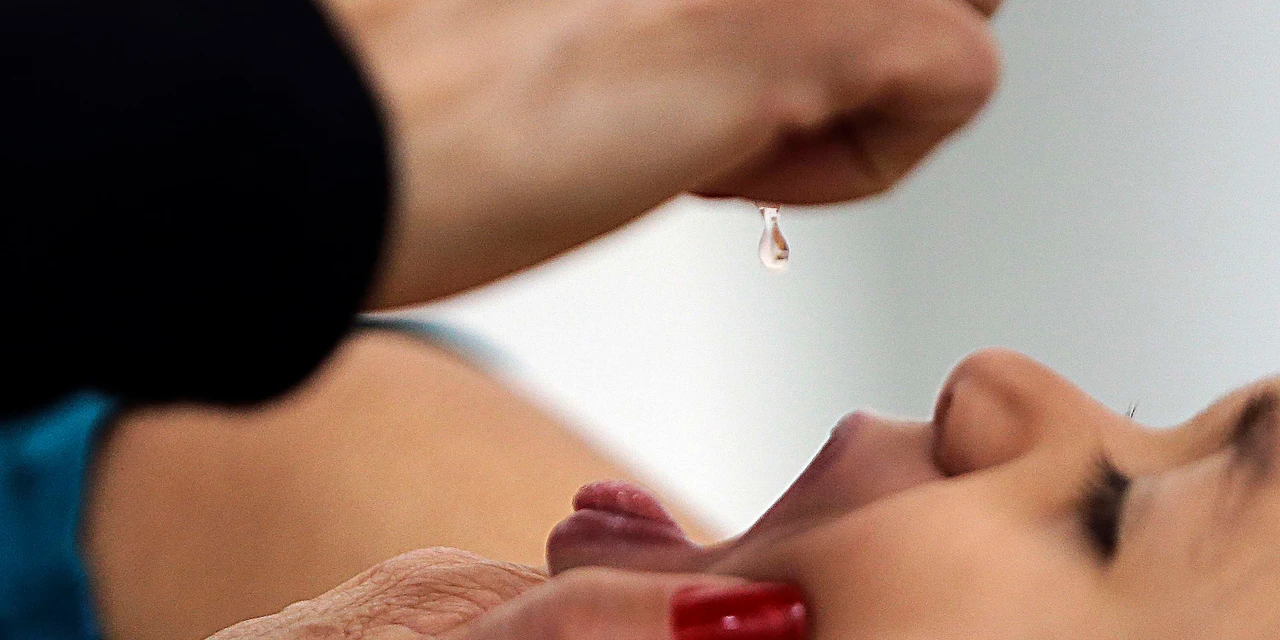 Vacina contra a pólio continua disponível nas unidades de saúde após fim da campanha