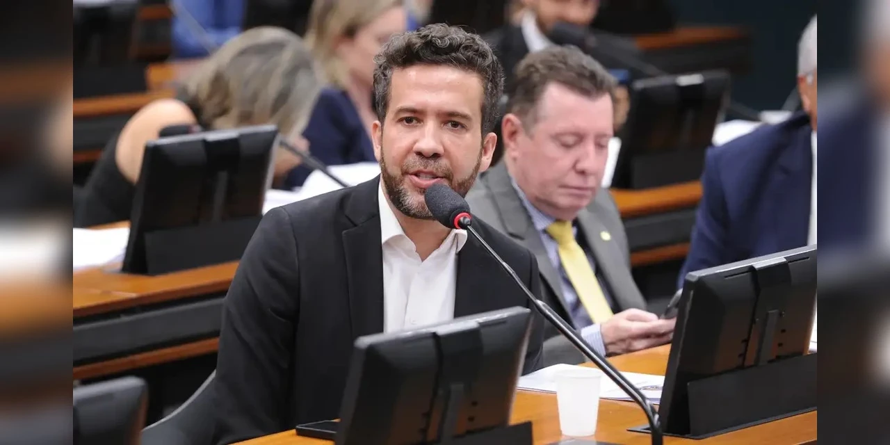 STF tem maioria para tornar Janones réu por postagens contra Bolsonaro