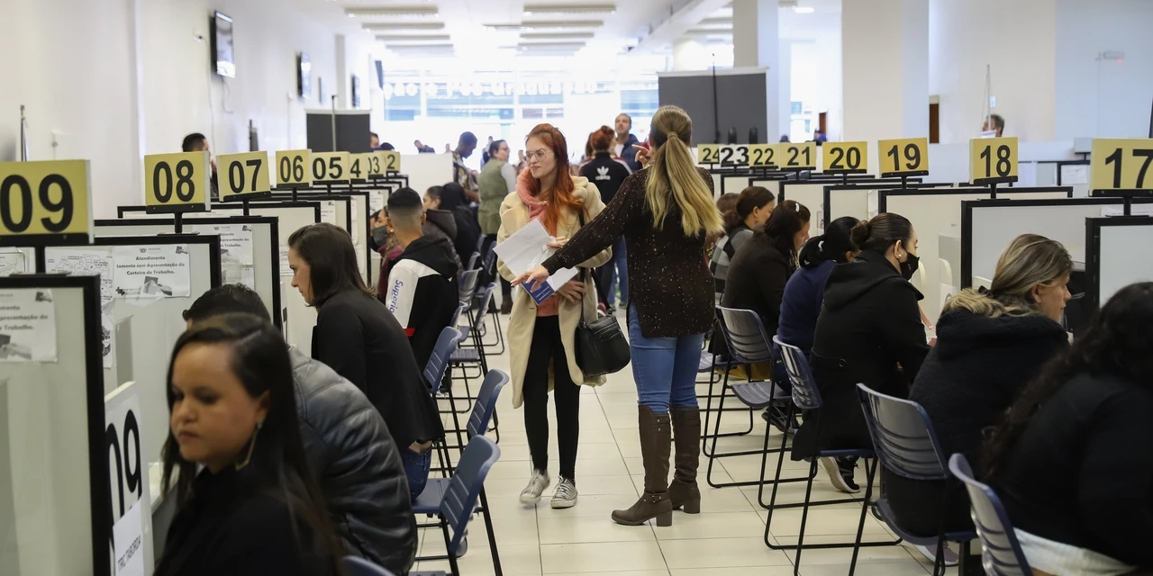 Agências do Trabalhador do Paraná iniciam a semana com 20,7 mil vagas
