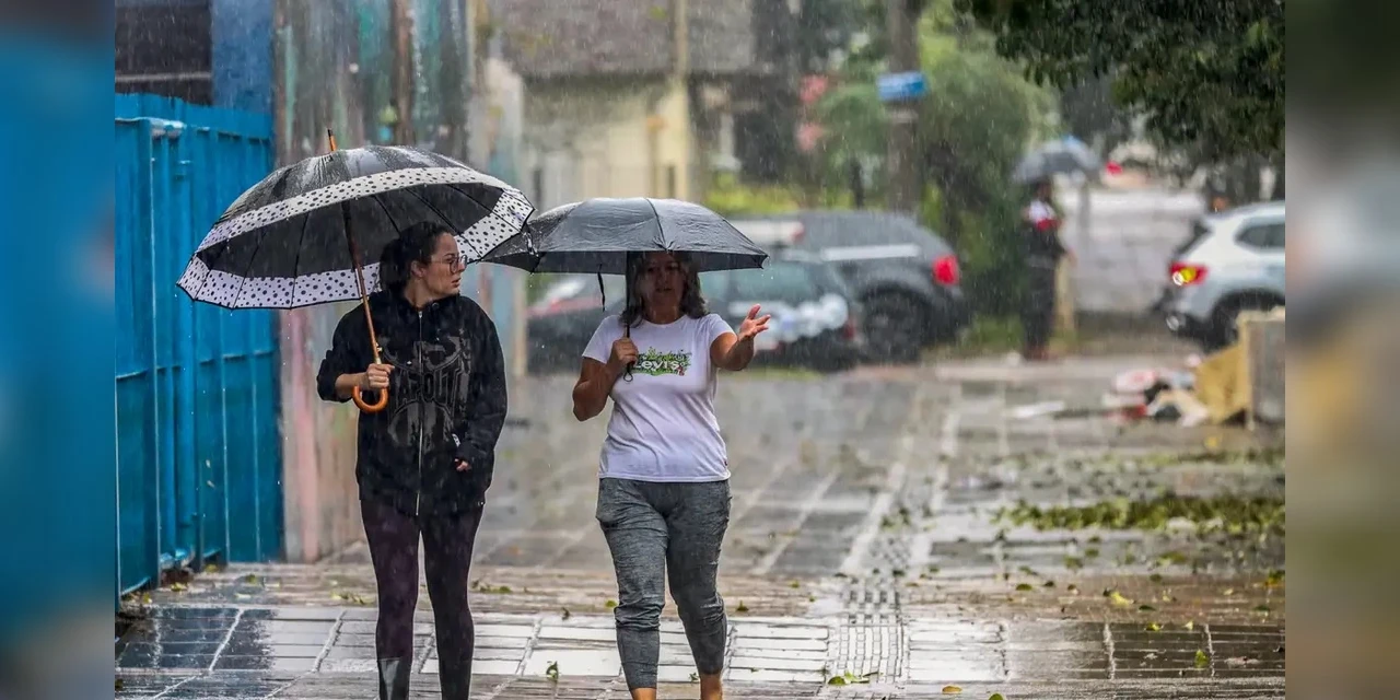 Região Sul tem cinco alertas para temporais nesta segunda-feira (17)