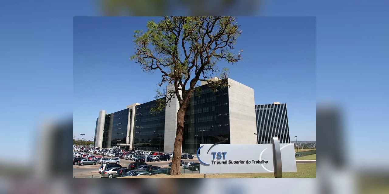 TST condena empresa de frigorífico que obrigava funcionária a circular na barreira sanitária em trajes íntimos
