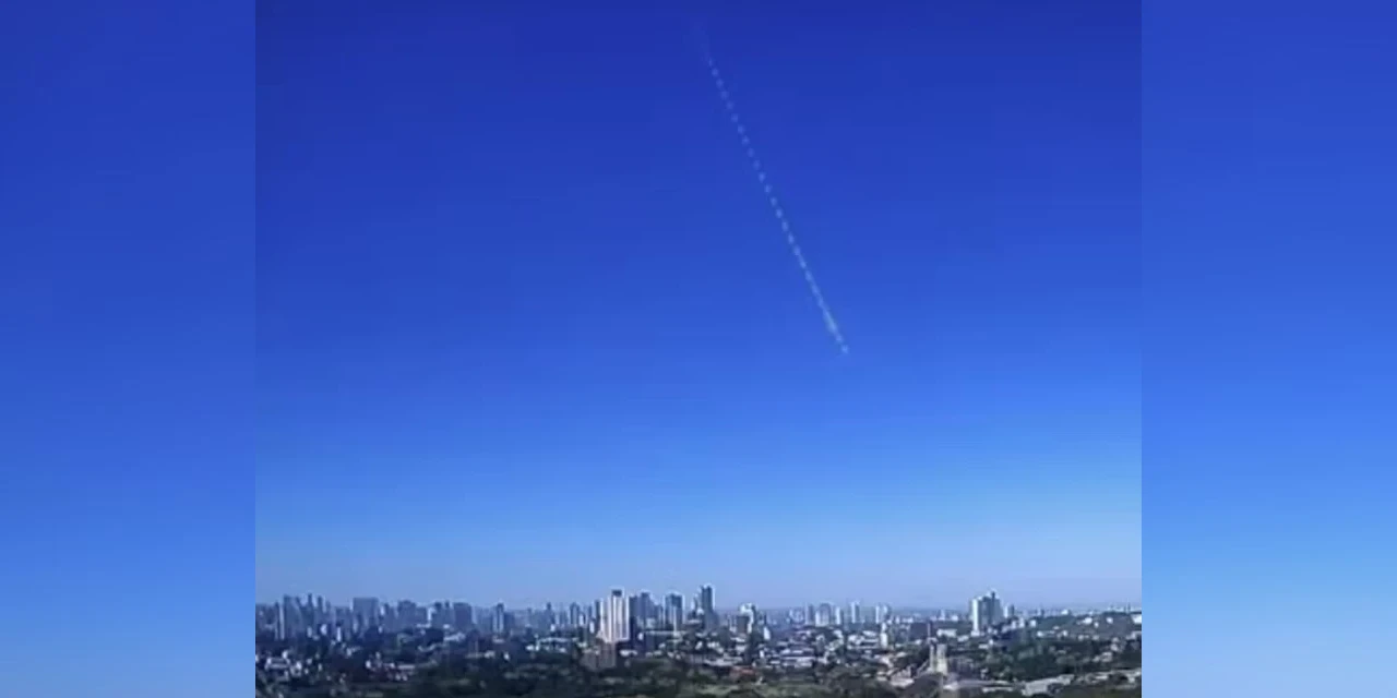 Vídeo: Câmera flagra rara visualização de meteoro durante o dia no PR