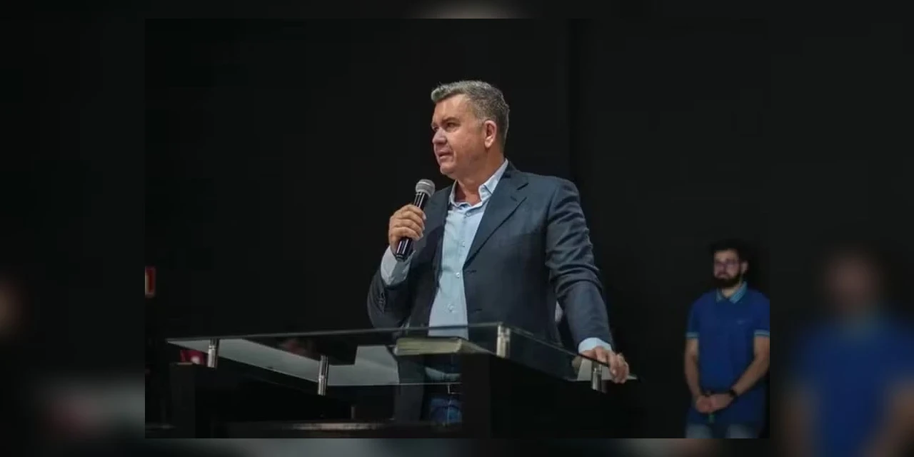 Pastor diz que mulher perdeu 23kg logo após oração: ‘tiveram que segurar a saia dela para não cair’