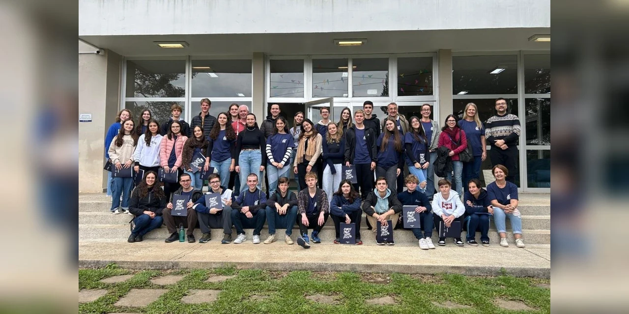 'Acampamento de línguas' reúne estudantes na Colônia Witmarsum, em Palmeira