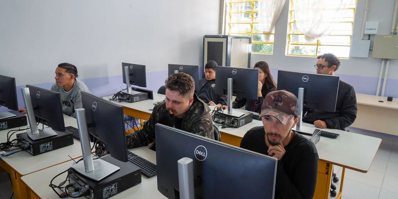 Projeto GGPEL: Matrículas para o segundo semestre da EJA nas escolas da rede estadual são abertas