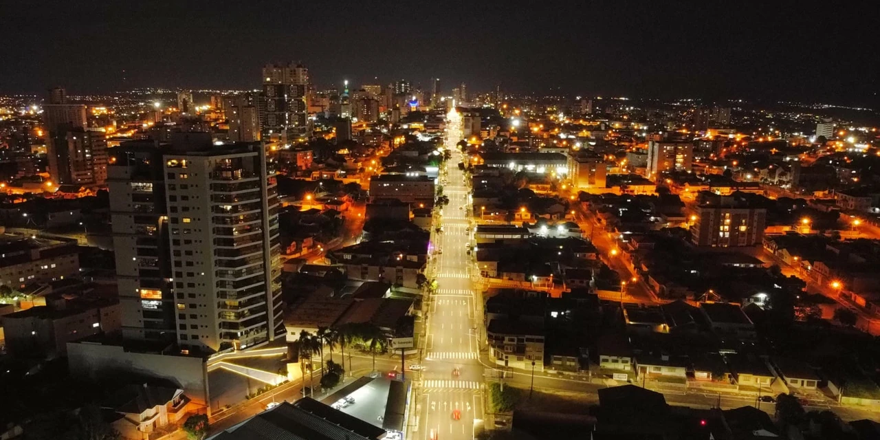 Mais de 4.500 lâmpadas comuns já foram trocadas por LED em Ponta Grossa