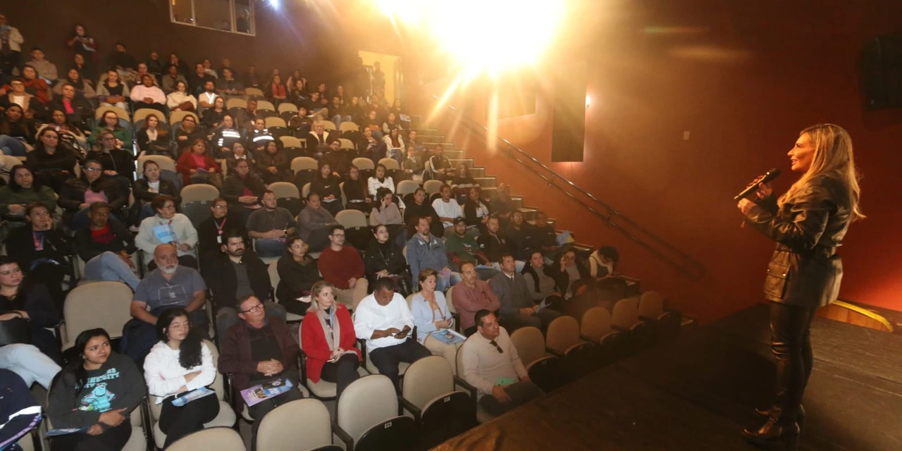 Ponta Grossa realiza palestra sobre autismo com a deputada Flávia Francischini