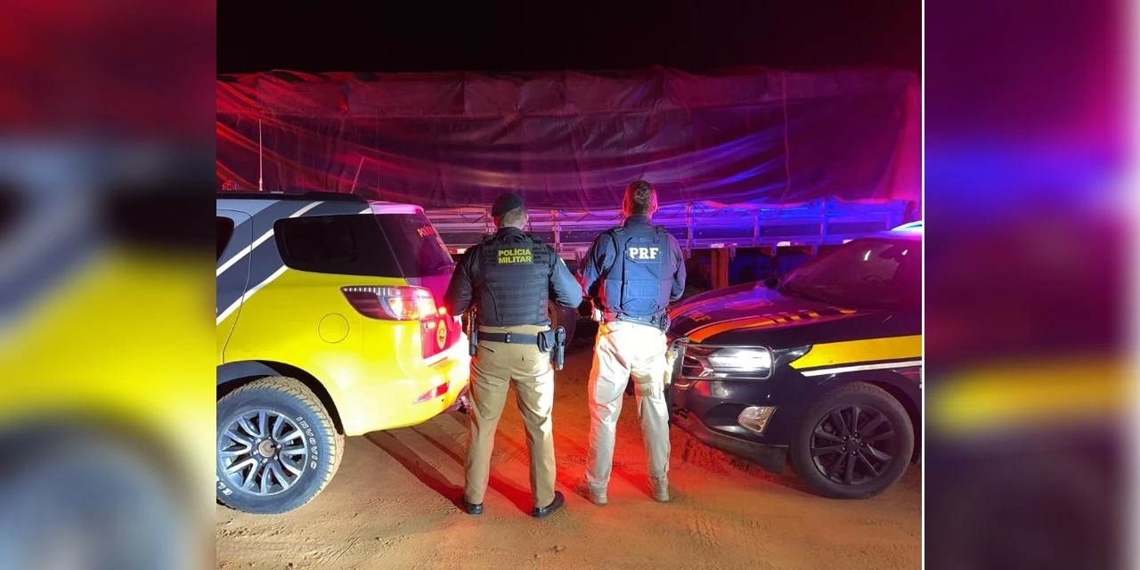 Vídeo: Caminhoneiro que transportava cigarros contrabandeados tenta fugir da PRF na região dos Campos Gerais